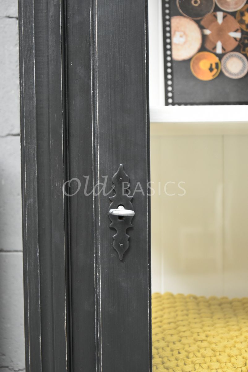 Detail van Vitrinekast Artistique, 1 deuren, RAL9005, zwart, materiaal hout